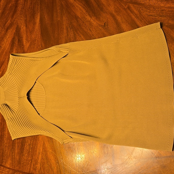 White House Black Market Beige Cutout Top - Picture 5 of 10